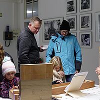 Impressionen vom Weihnachtsmarkt auf dem Telux-Gelände in Weißwasser mit seinem vielfältigen Angebot an Kunsthandwerk aus der Lausitz.