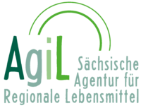 Logo der Sächsische Agentur für Regionale Lebensmittel (AgiL) bestehend aus einem Schriftzug \"AgiL\" und \"Sächsische Agentur für Regionale Lebensmittel \" darüber zwei unterschiedlich starke Halbkreislinien.