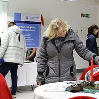 Impressionen vom Weihnachtsmarkt auf dem Telux-Gelände in Weißwasser mit seinem vielfältigen Angebot an Kunsthandwerk aus der Lausitz.