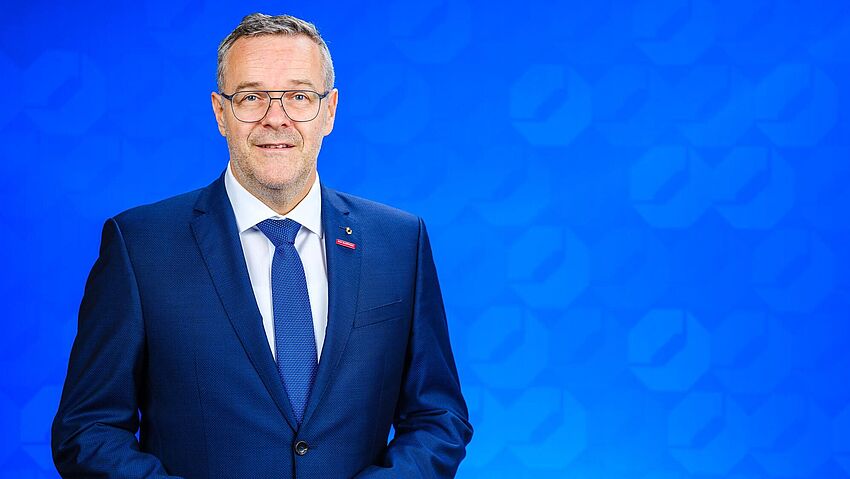 Dachdeckermeister Jörg Dittrich, Präsident der Handwerkskammer Dresden Dachdeckermeister Jörg Dittrich, Präsident der Handwerkskammer Dresden - Zum Beitrag