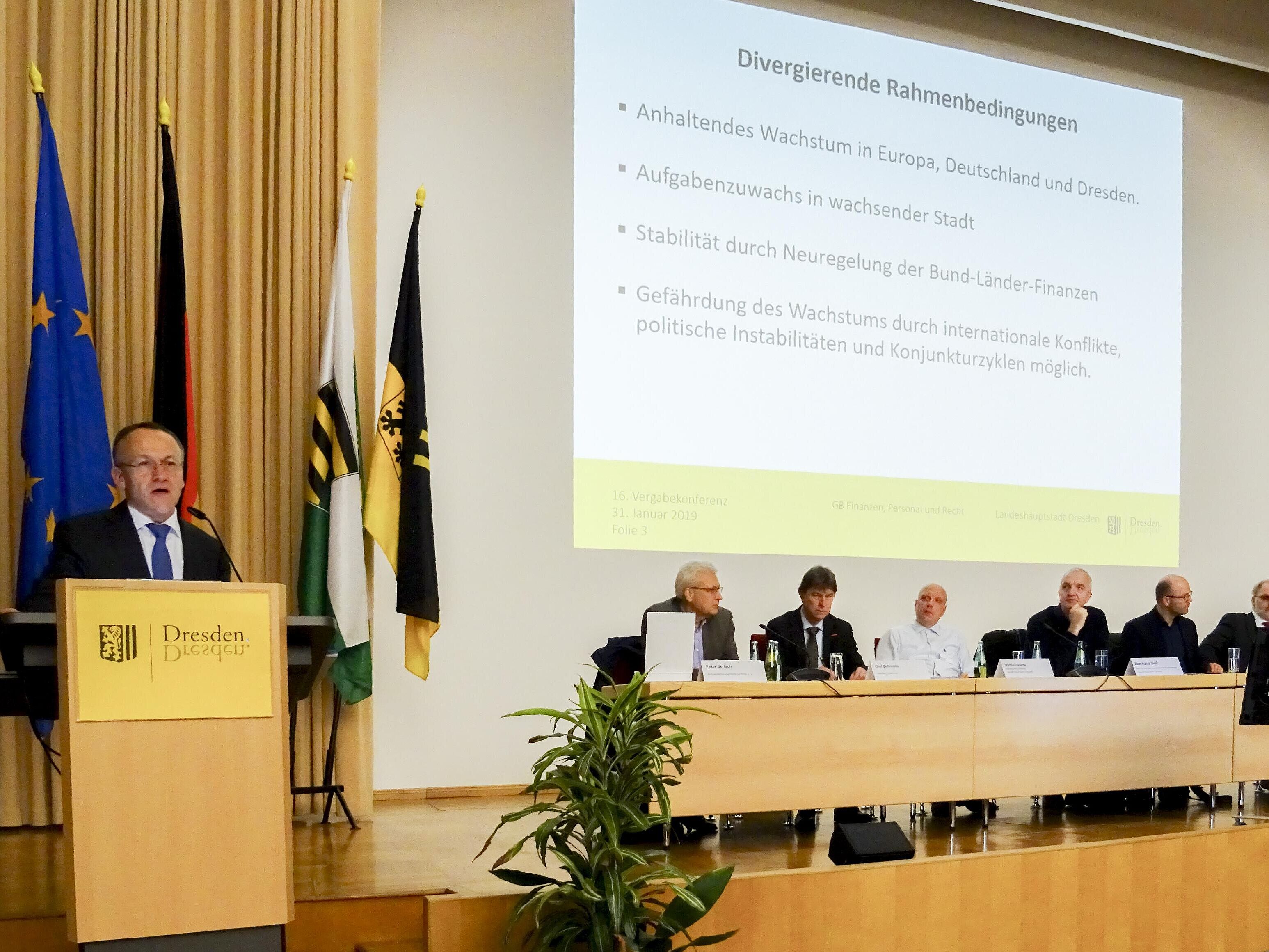 Blick in den Saal, Richtung Bühne der Vergabekonferenz Stadt Dresden