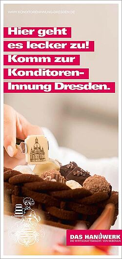 Titelbild vom Flyer der Konditorinnung Dresden mit dem Spruch \"Hier geht es lecker zu\" Komm zur Konditoren-Innung Dresden.\" Im Hintergrund ein Bild von einer Hand die Pralinen in einen Korb füllt.